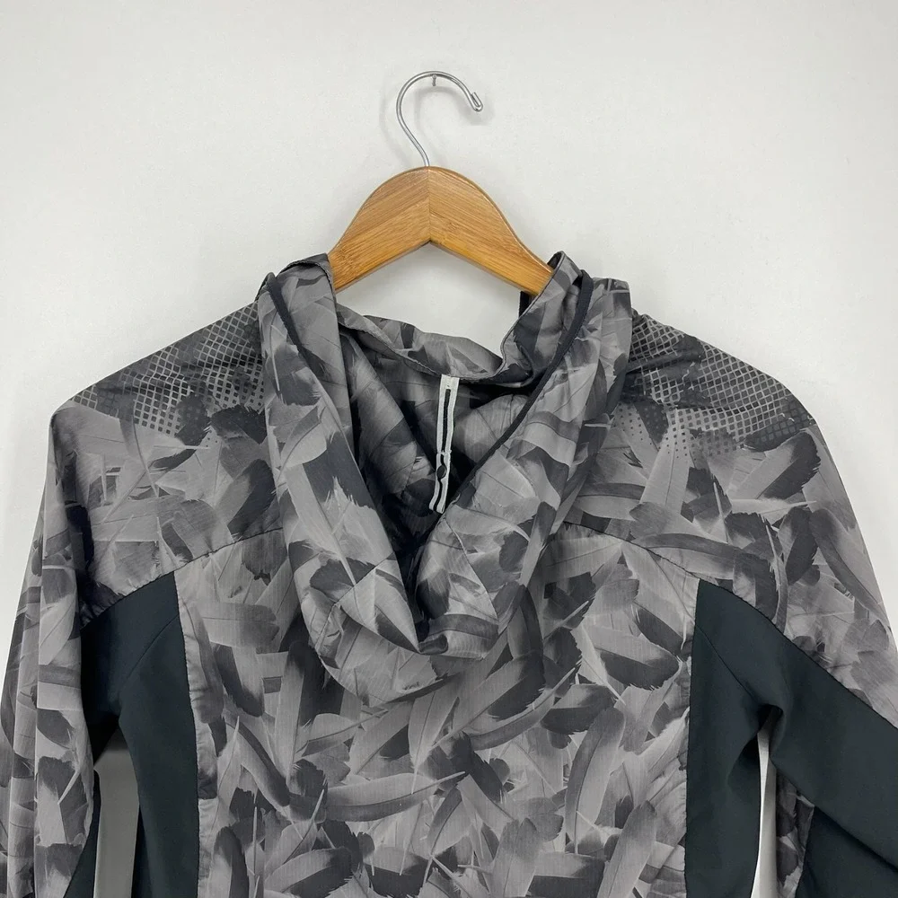 Nike Windbreaker Jacket Women's Size S Gray Running Ful‎ Zip Hooded